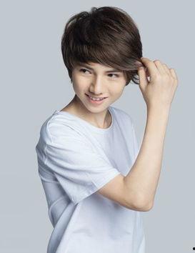 王张曼个人资料,才华横溢的年轻艺术家，揭秘她的成长之路